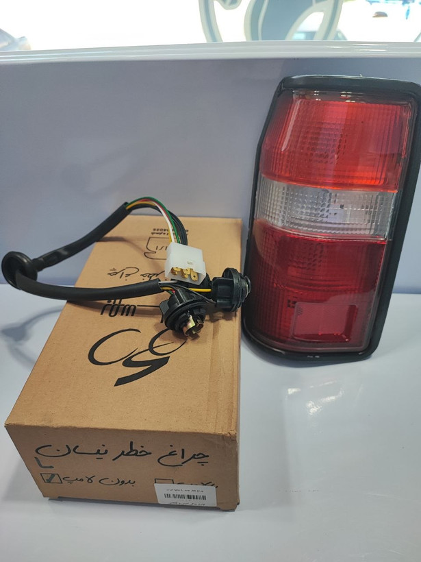 چراغ خطر نیسان وانت چپ