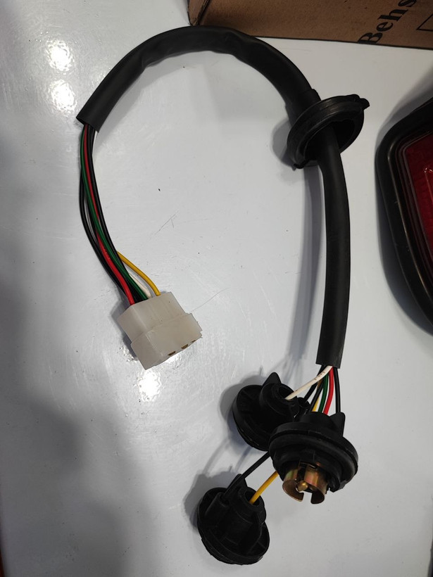 چراغ خطر نیسان وانت راست